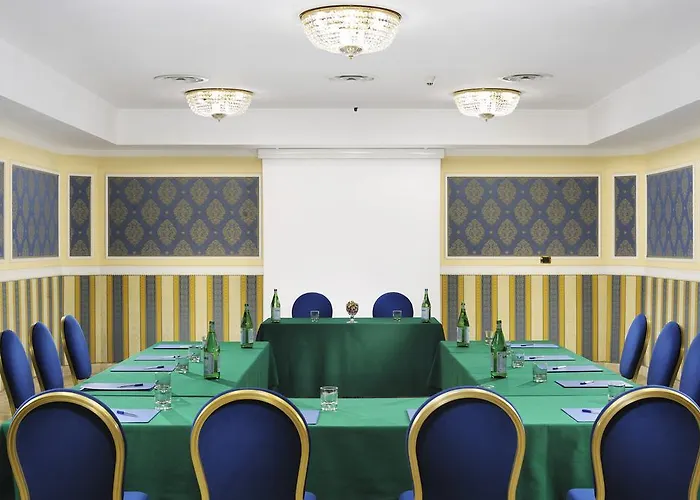 Grand Plaza Hotell 4*